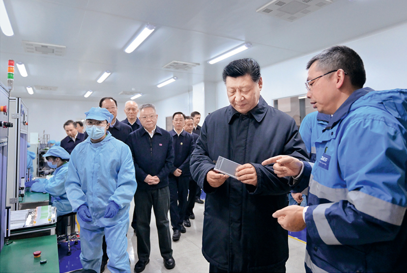 2024年3月18日至21日，中共中央总书记、国家主席、中央军委主席习近平在湖南考察。这是18日下午，习近平在中德合资企业巴斯夫杉杉电池材料有限公司考察。 新华社记者 谢环驰/摄